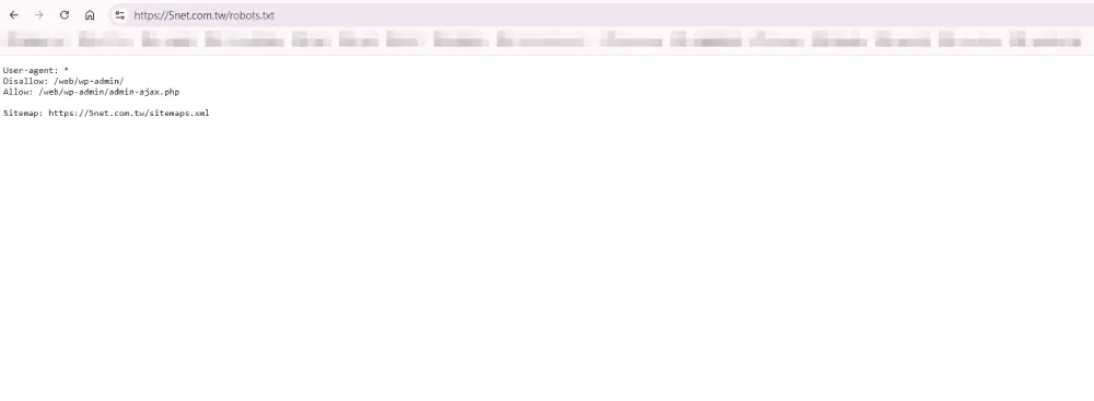 在瀏覽器開啟 robots.txt 的畫面，內容包含 User-agent、Disallow、Allow 與 Sitemap 四個指令